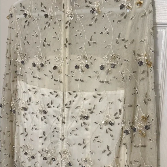 Victoria Royal Ltd White Women's Top - Picture 3 of 4